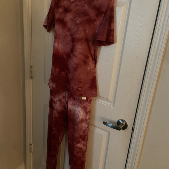 very soft spandex polyester leggings with matching top - Picture 1 of 3